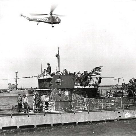 U 858 c320321 600x477