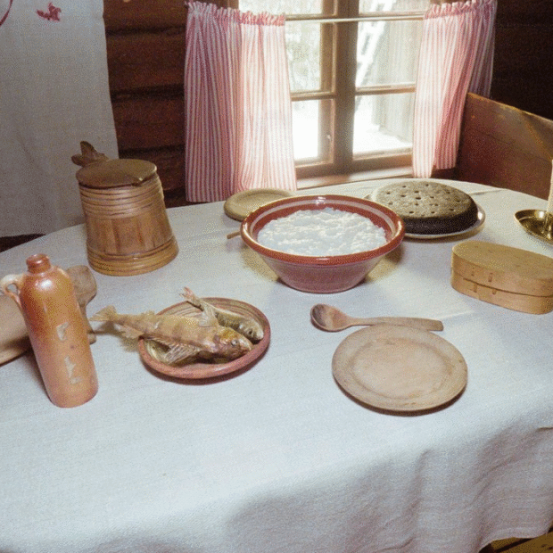 Christmas table setting 930x620