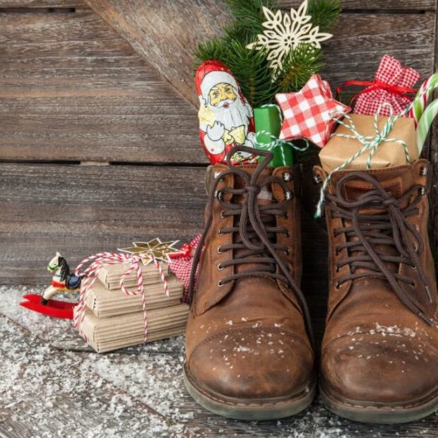 st-nicholas-day-shoes-with-candy-930×620 St nicholas day shoes with candy 930x620