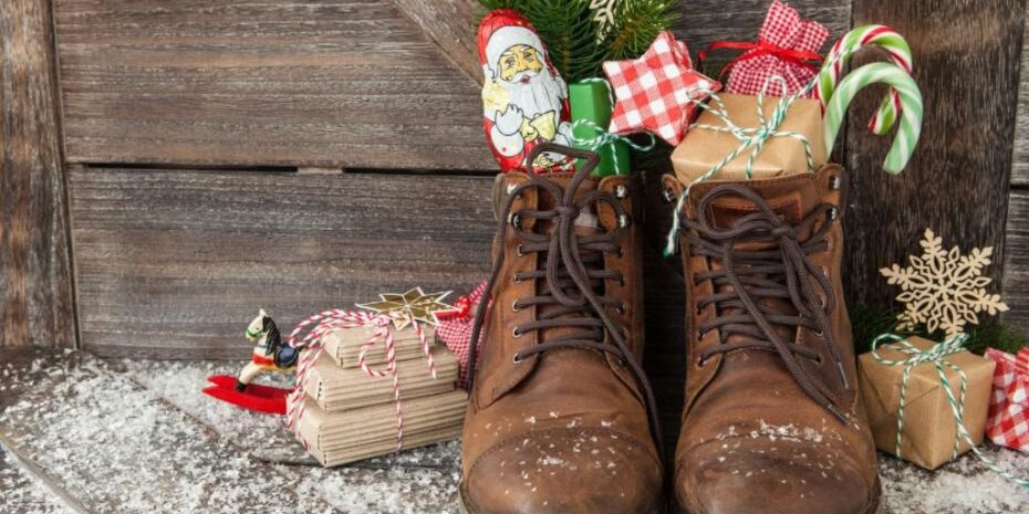 st-nicholas-day-shoes-with-candy-930×620 St nicholas day shoes with candy 930x620