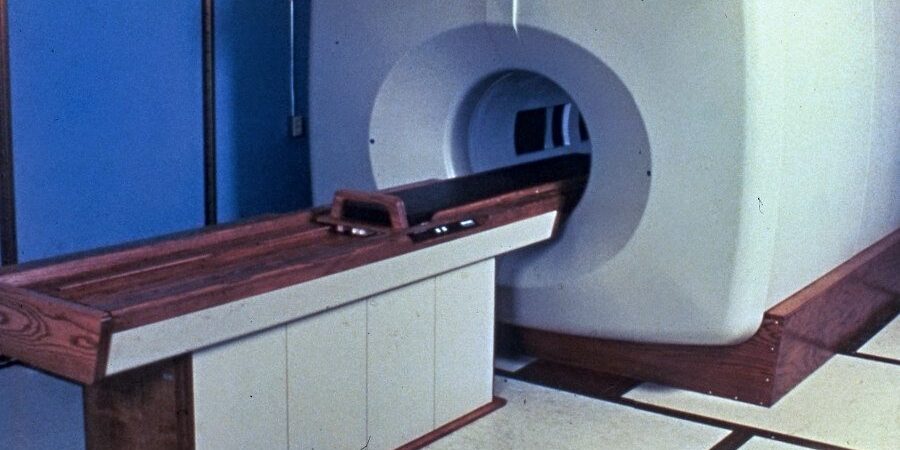 Diasonics-brand-MRI-scanner-1984-900×620 Diasonics brand mri scanner 1984 900x620