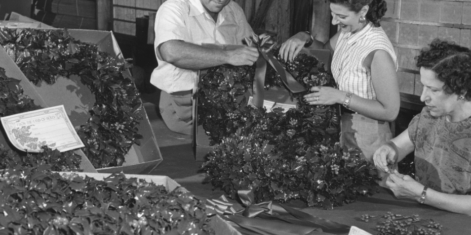 Holly wreath factory milford 930x620