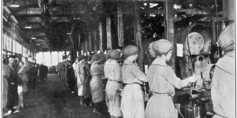 women-loading-shell-fuses-930×620 Women loading shell fuses 930x620